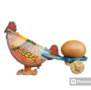 Vtg Chicken Egg Wind Up Toy Tin